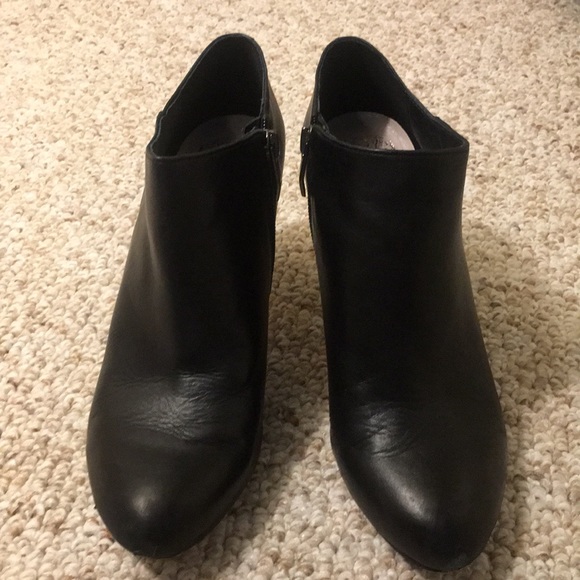 Vince camuto black ankle booties - Picture 1 of 2